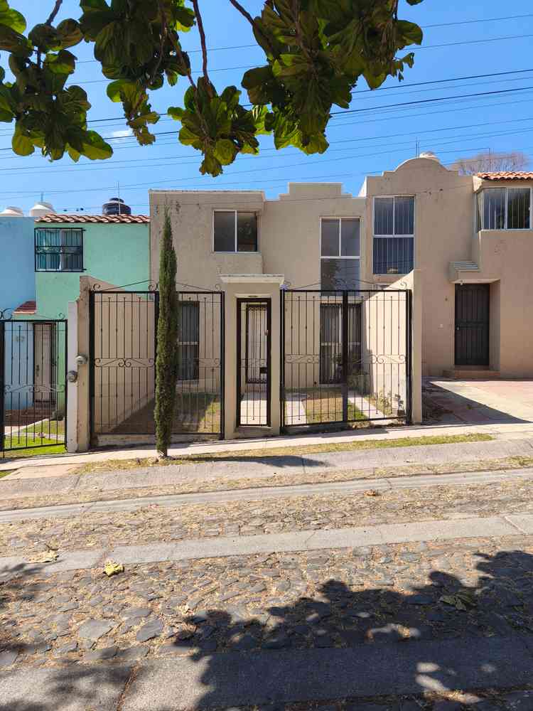 casa en venta calle paseo de las magnolias san agustin tlajomulco de zuniga jalisco pdyADo3